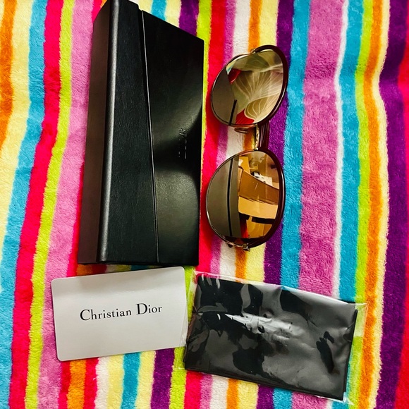 Dior Sunglasses in excellent like new condition (mirrored) - Picture 5 of 5
